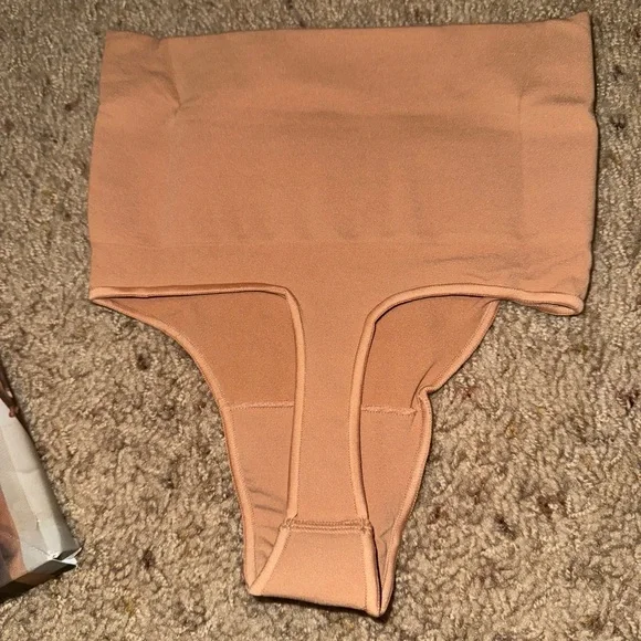 SKIMS Tan Core Control Thong size S/M New In Box - Picture 4 of 7